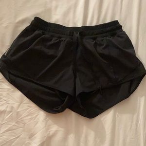 Lululemon shorty Hot Shorts, Size 6. Black. Excellent condition. 2.5 inseam